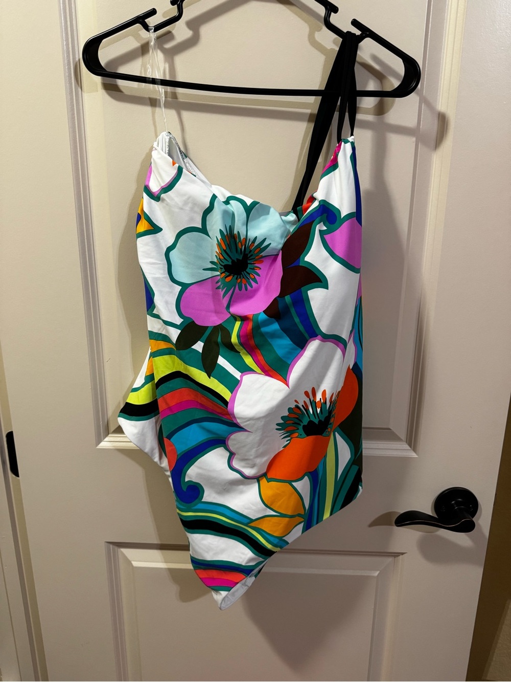 🆕 La Blanca White One-Piece Swimsuit with Bright Floral Print + Coverup